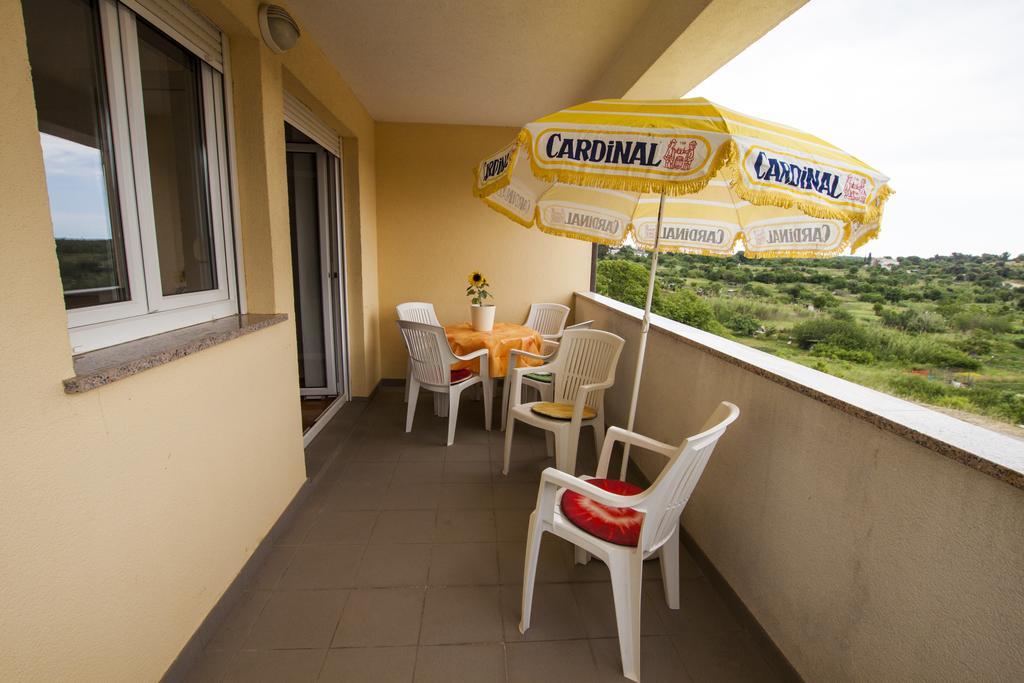 Dora Apartment *