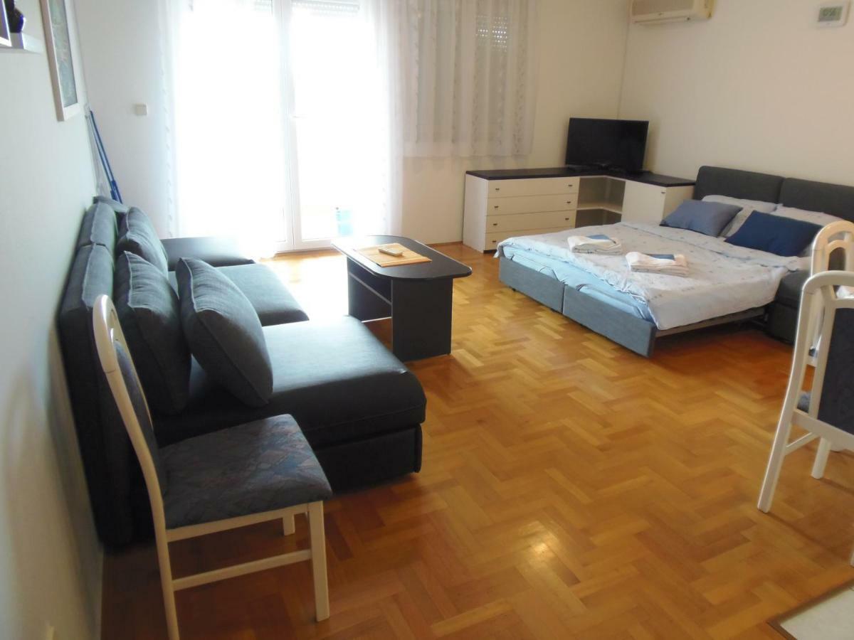 Dora Apartment *